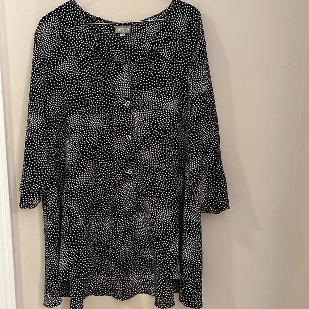 Button down, business casual shirt by niche. Size is women’s XL